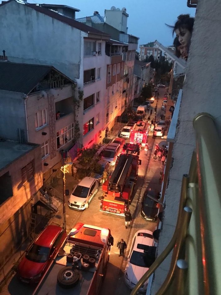 Esenyurt'ta bir evde yangın çıktı:1 yaralı