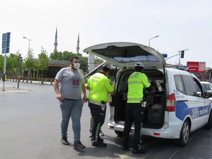 Üsküdar'da sürücü ve arkadaşına ceza kesildi