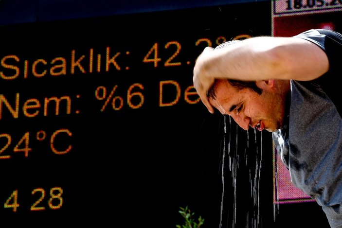 Antalya'da termometreler 42.7 dereceyi gösterdi