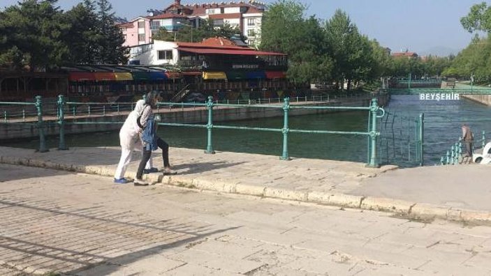 Konya'da sokağa çıkan yaşlı adam sıcaktan bayıldı