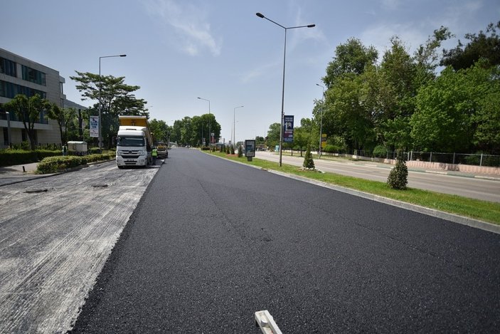 Bursa’da 7 gün 24 saat asfalt mesaisi