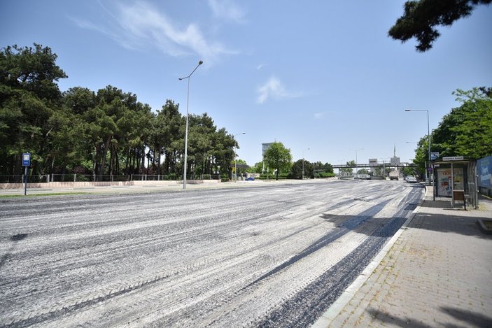 Bursa’da 7 gün 24 saat asfalt mesaisi