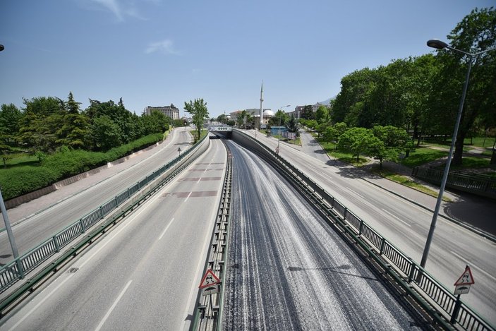 Bursa’da 7 gün 24 saat asfalt mesaisi