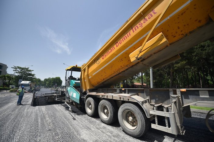 Bursa’da 7 gün 24 saat asfalt mesaisi