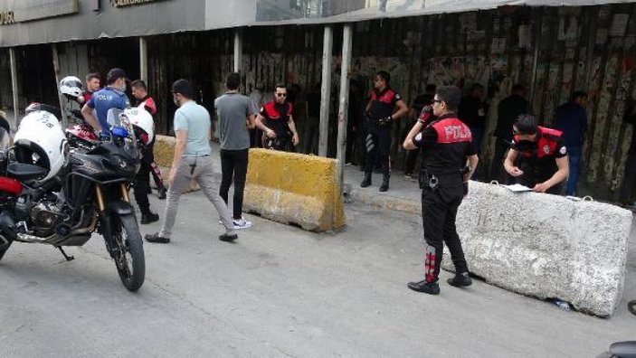 Beyoğlu'nda yasağa rağmen gezen 13 kişiye para cezası