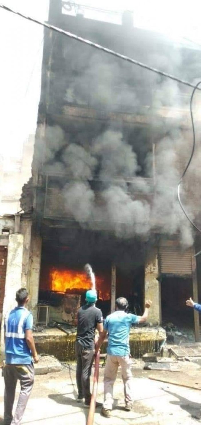 Hindistan'da boya dükkanı yandı: 7 ölü