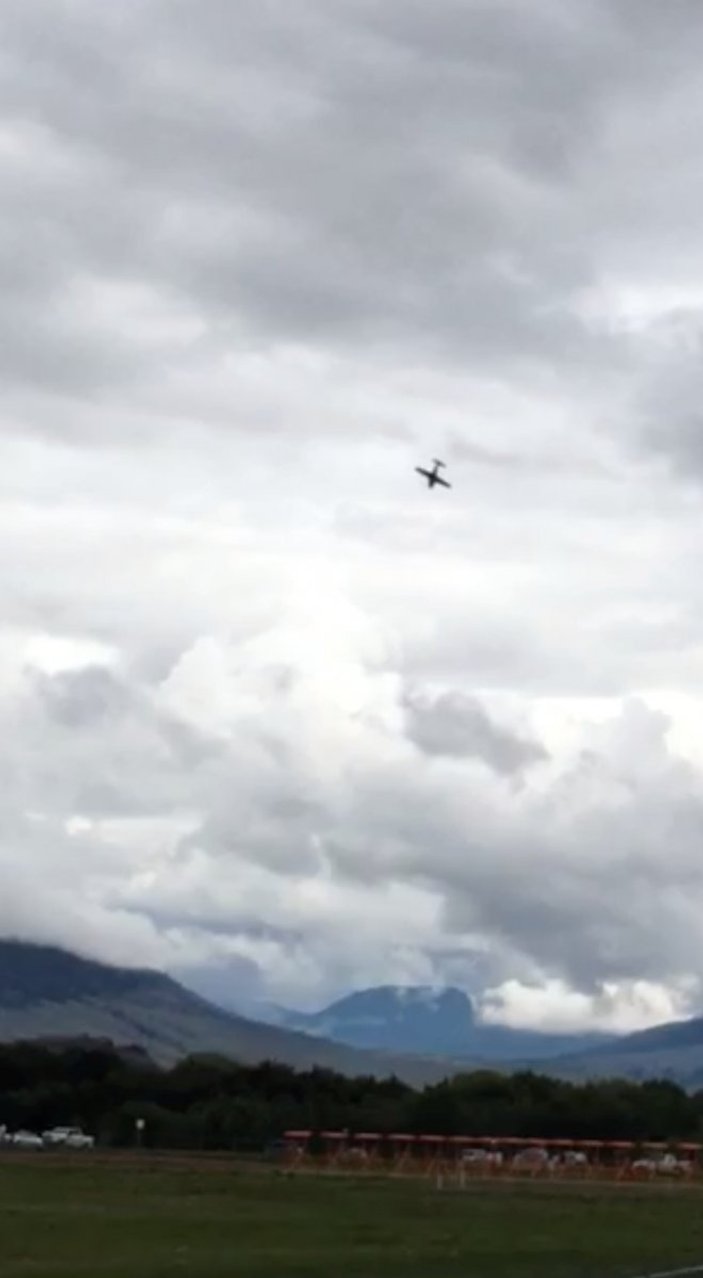 Kanada'da gösteri uçağının düşme anı kamerada