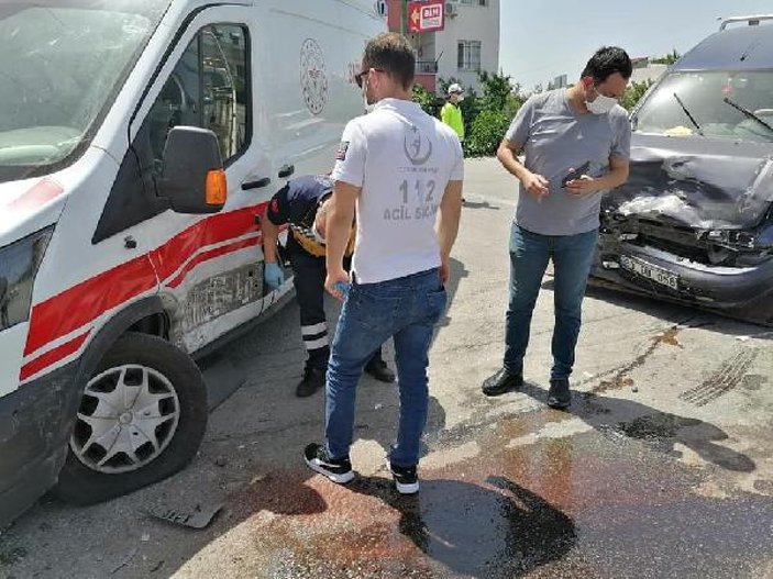 Osmaniye'de ambulans ile araç çarpıştı: 4 yaralı