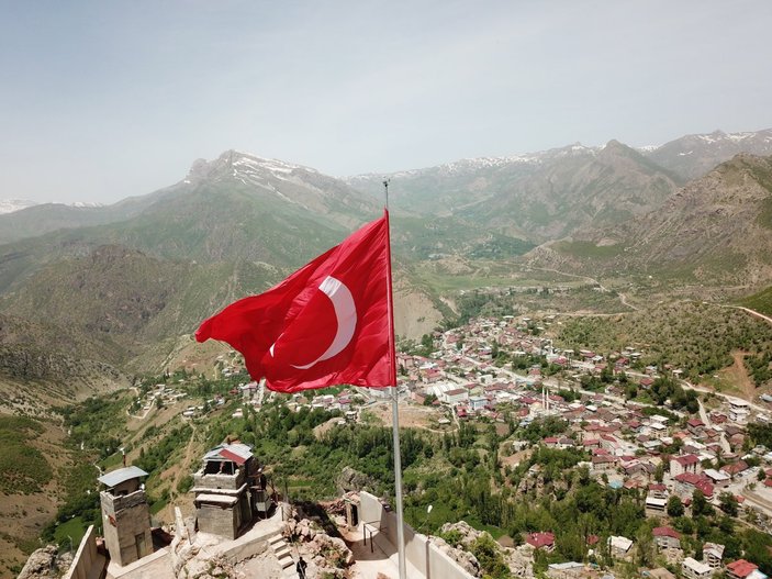 19 Mayıs’ta Kato Dağı'na dev Türk bayrağı dikildi
