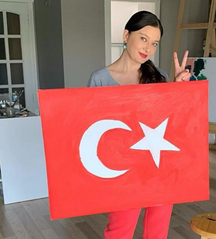 Nurgül Yeşilçay'ın bayrak çalışması