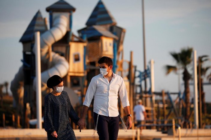 İsrail, sıcak hava nedeniyle zorunlu maskeyi askıya aldı
