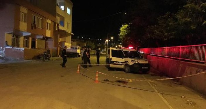 Gaziantep'te, sokak ortasında tartıştığı genci bıçakladı