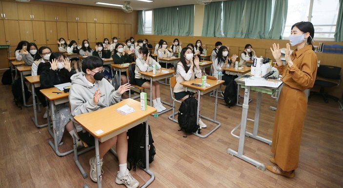 Güney Kore'de okullar kademeli olarak açılıyor