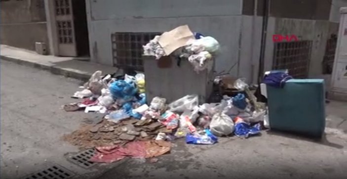 İzmirliler, çöplerin toplanmamasına isyan etti