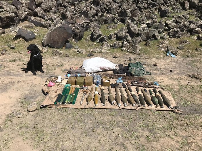 Ağrı Dağı'nda PKK'ya ait silah ve mühimmat ele geçirildi