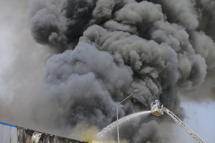 Ankara'da, medikal malzeme fabrikasında yangın çıktı