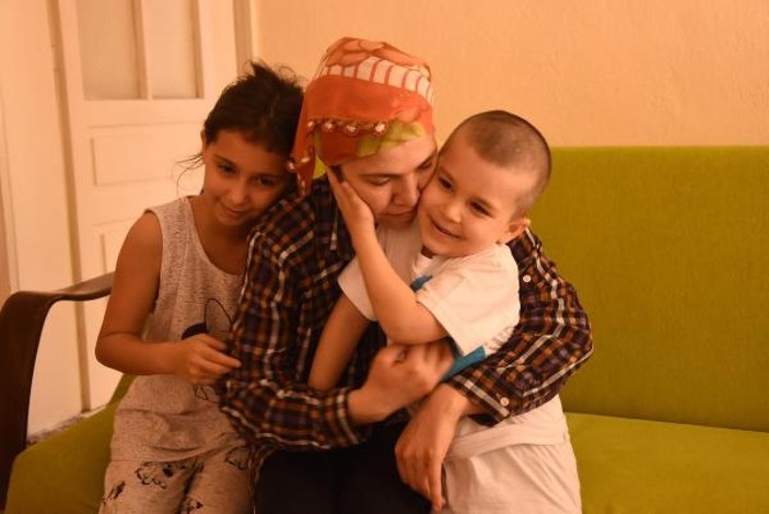 İzmir'de çocuklarıyla yalnız yaşayan anne yardım bekliyor