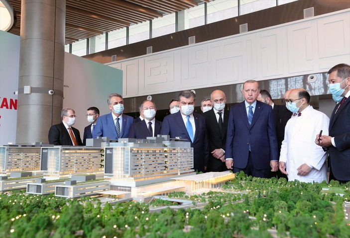 Erdoğan, Başakşehir Şehir Hastanesi'ni inceledi