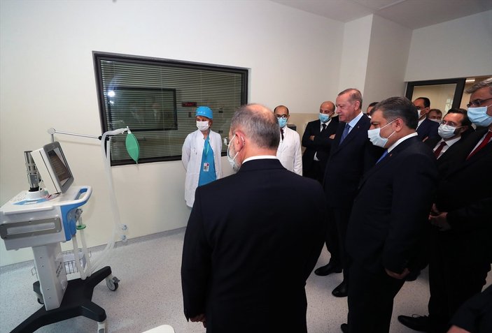 Erdoğan, Başakşehir'de yerli solunum cihazını inceledi