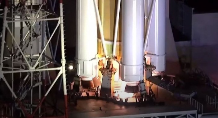 Japon uzay mekiği, Uzay İstasyonu'na fırlatıldı