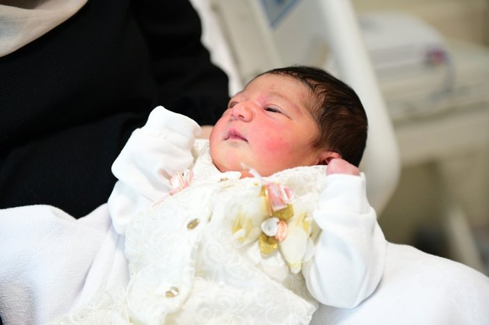 Çam ve Sakura Hastanesi’nde ilk bebek doğdu