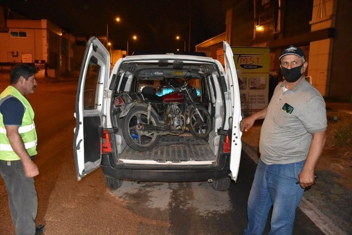 Çalıntı motosikletle yasağı ihlal eden genç yakalandı