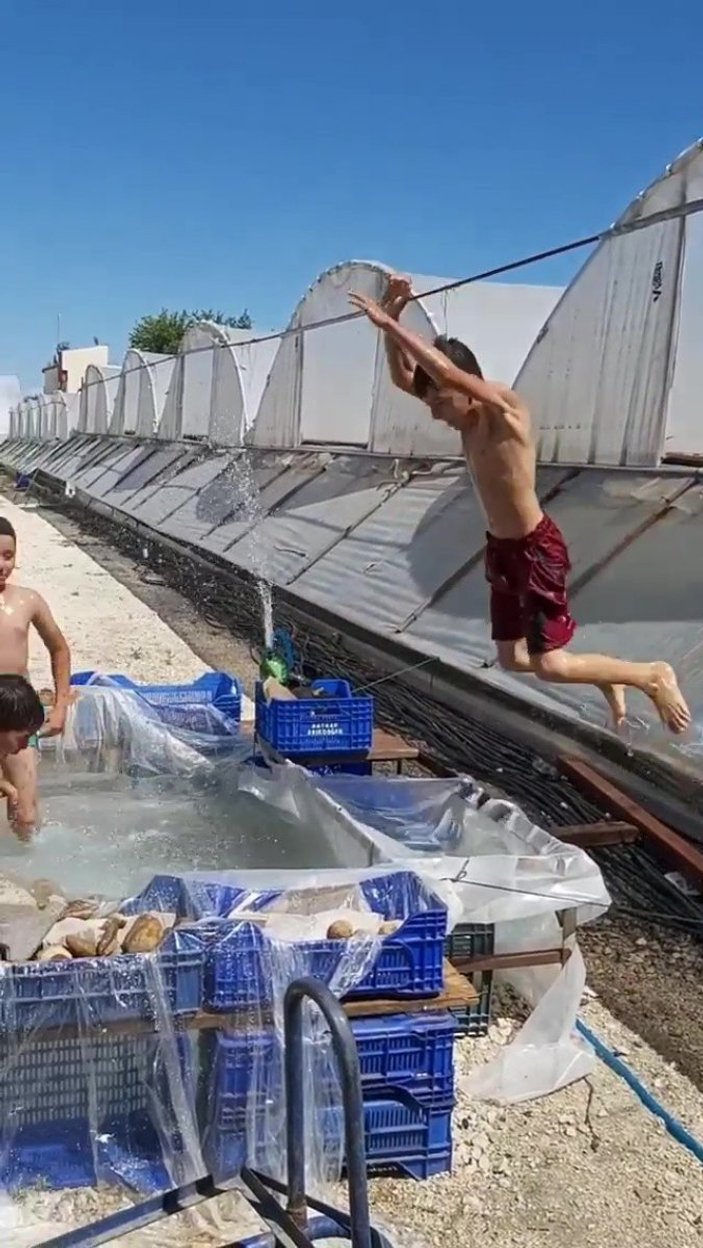 Antalya'da çocukların havuz keyfi