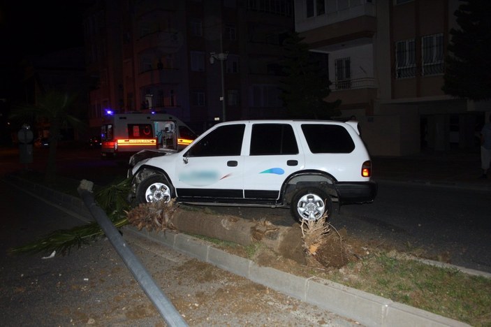 Antalya'da alkol alıp yasağı deldi, boş yolda kaza yaptı