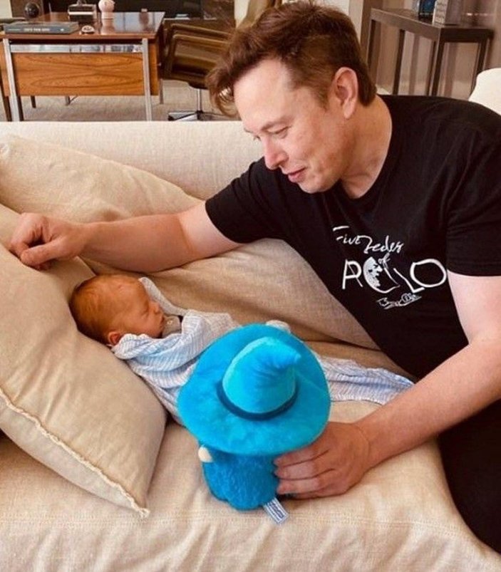 Elon Musk bebeğinin ismini değiştirdi