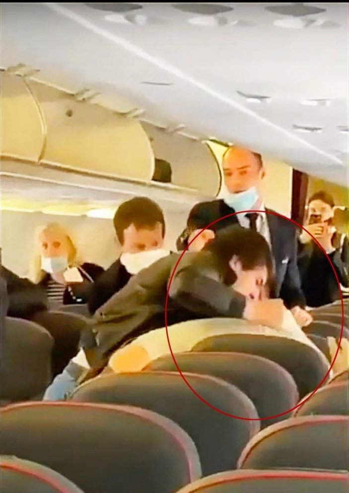 Rusya'da yolcu uçağında sosyal mesafe kavgası
