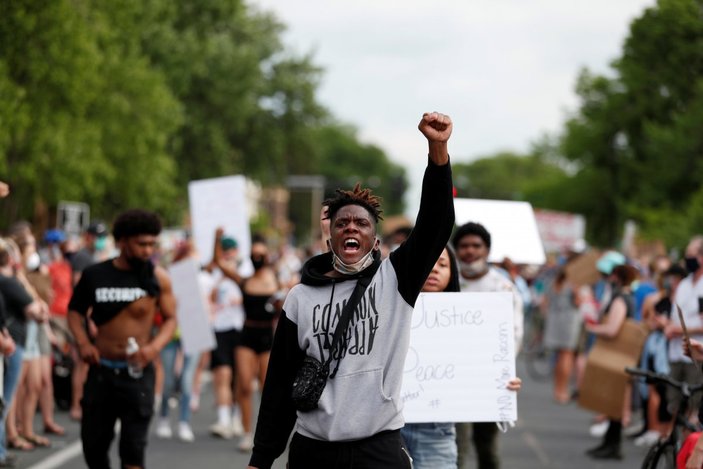 ABD’de binlerce kişi polis şiddetini protesto etti