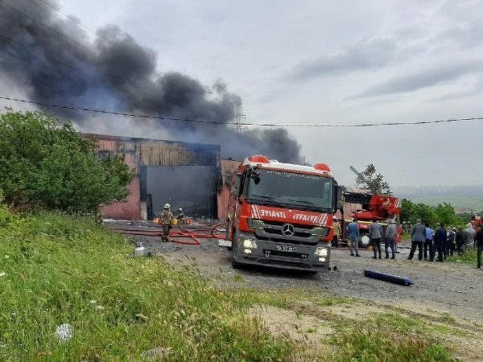 Avcılar'daki plastik fabrikasında çıkan yangın söndürüldü