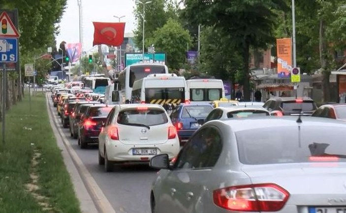 Kısıtlama sonrası İstanbul'da toplu ulaşım hareketlendi