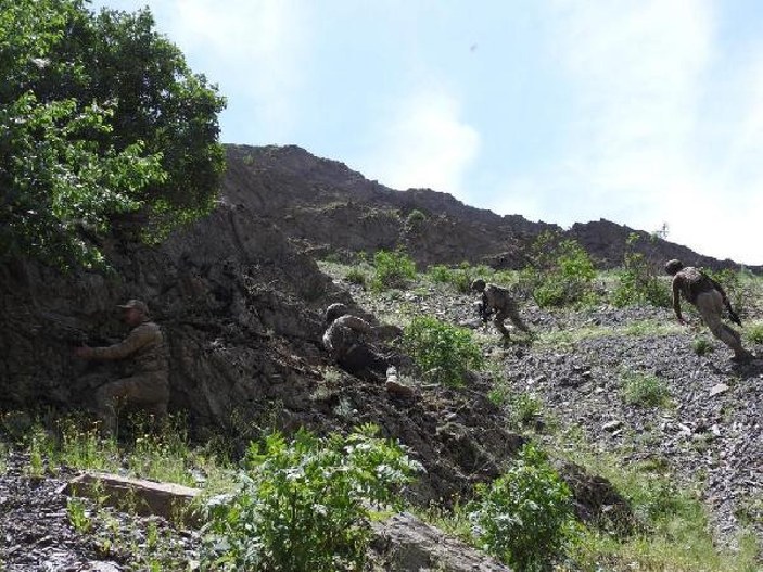 Hakkari'de PKK'ya ait silah ve mühimmat bulundu