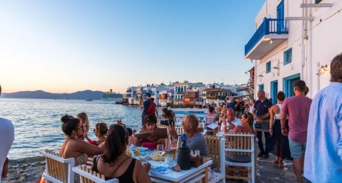 Yunanistan 25 ülkeden turist kabul etmeye başlıyor