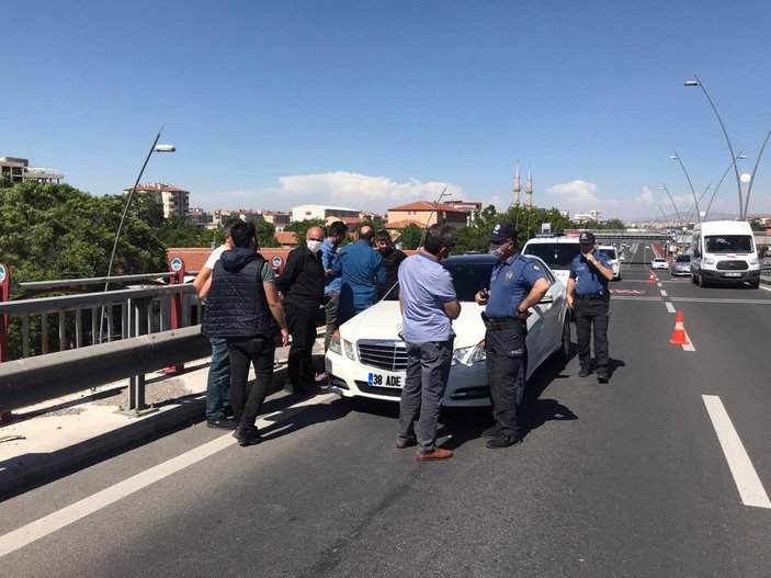 Kayseri'de kaza yaptırdıkları sürücünün parasını çaldılar