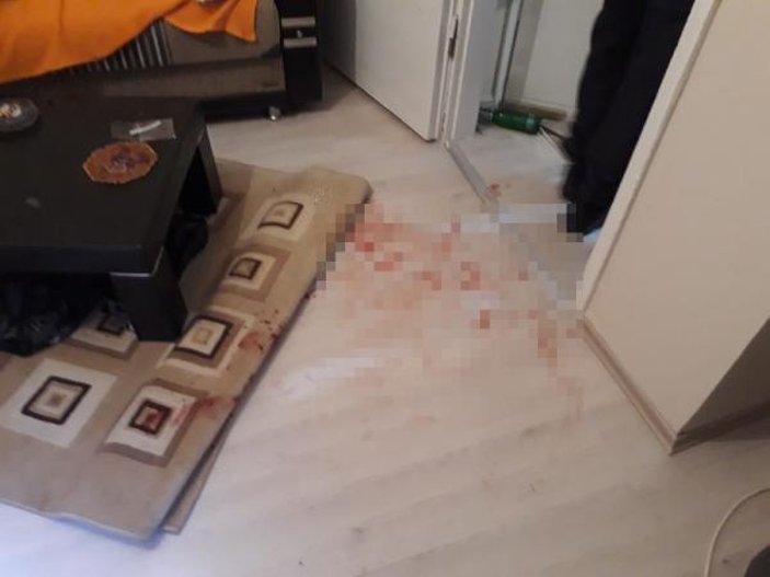 Bursa'da erkek arkadaşının kafasında içki şişesi kırdı