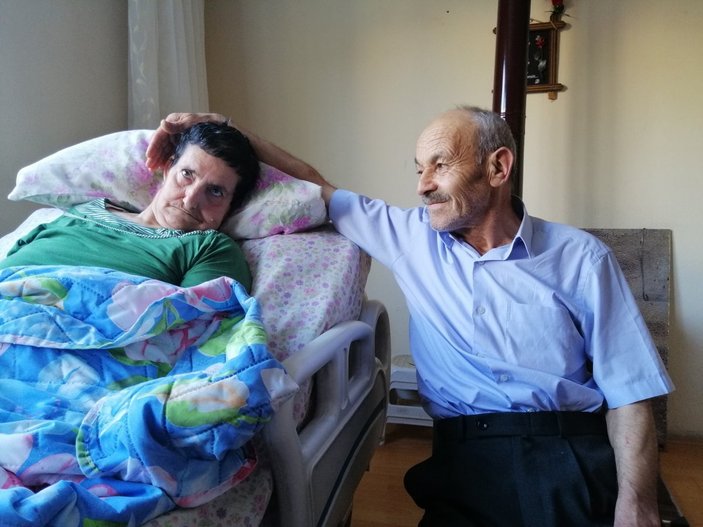 Amasya'da 43 yıllık eşine gözü gibi bakıyor