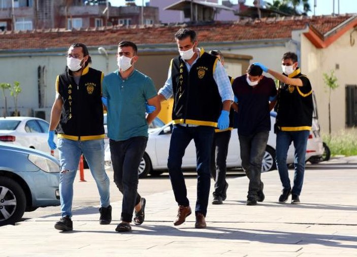 Adana'da otostop çektikleri otomobili çaldılar