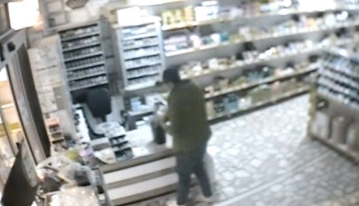 Antalya'da markete giren hırsız 6 bin lira çaldı