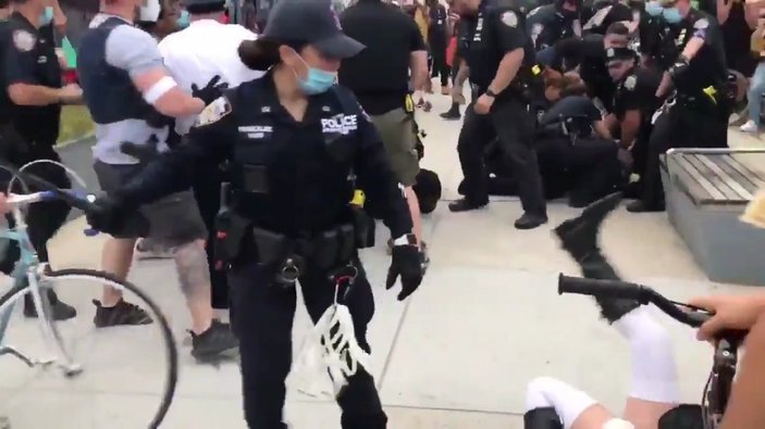 Amerikan polisinin eylemcilere sert müdahalesi