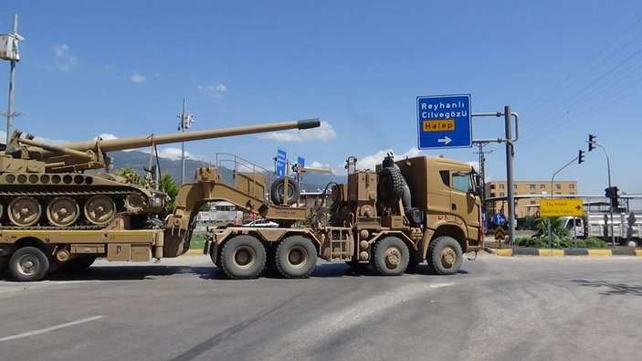 Suriye sınır hattına obüs ve askeri personel sevkiyatı
