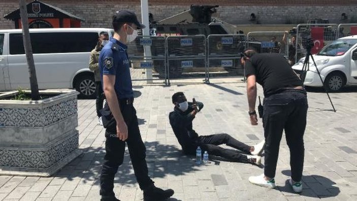 Taksim'de Kongo uyruklu şahıs polisi görünce fenalaştı