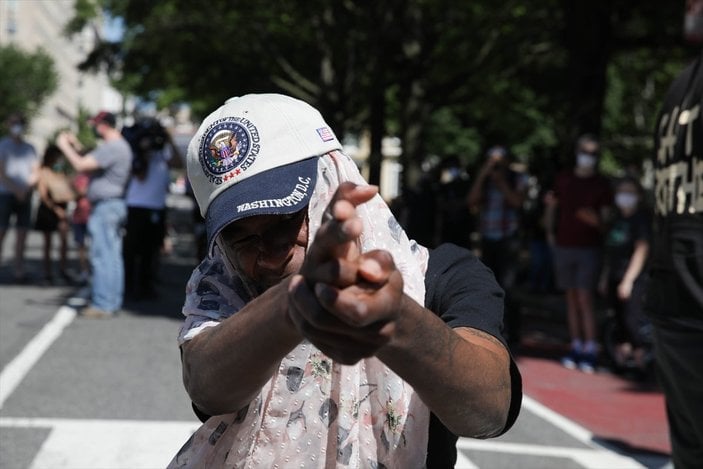 ABD'de göstericiler Beyaz Saray önünde polisle çatıştı