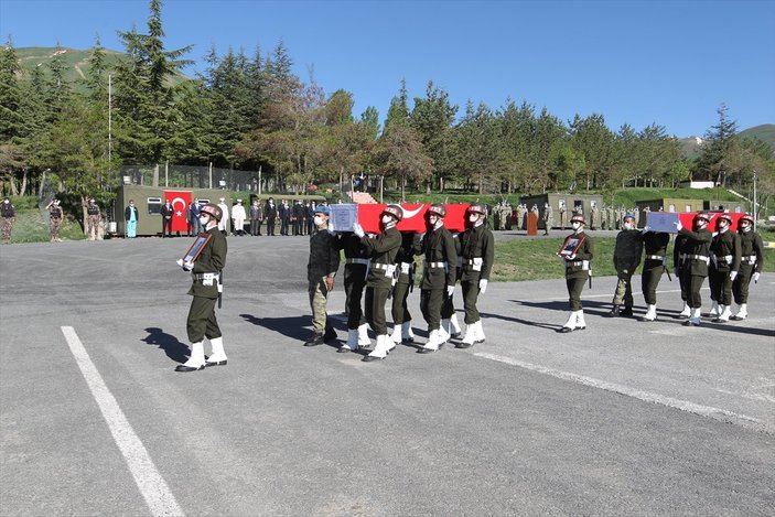 Hakkari’de şehit olan 2 asker için tören düzenlendi