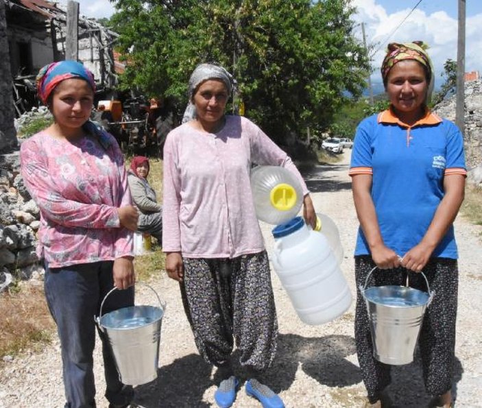 Antalya'da bir mahalle içme suyuna hasret kaldı