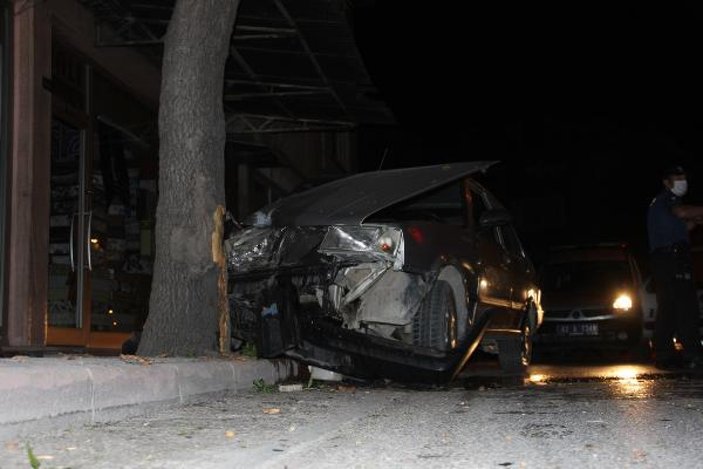 Konya'da dur ihtarına uymayan sürücü kaza yaptı