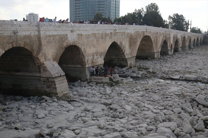 Adana'da nehir yatağında yaralı kadın bulundu
