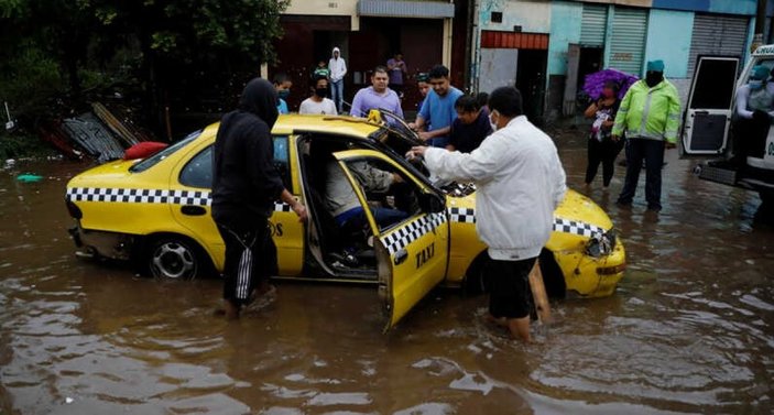 El Salvador'da fırtına: OHAL ilan edildi