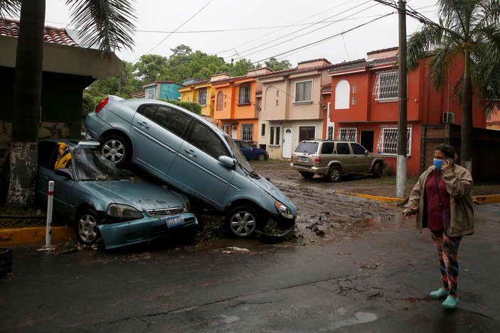 El Salvador'da fırtına: OHAL ilan edildi